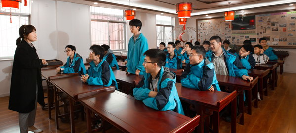 莲湖 分类教学，因材施教，采取“一类一方案、一人一目标”的教学方法