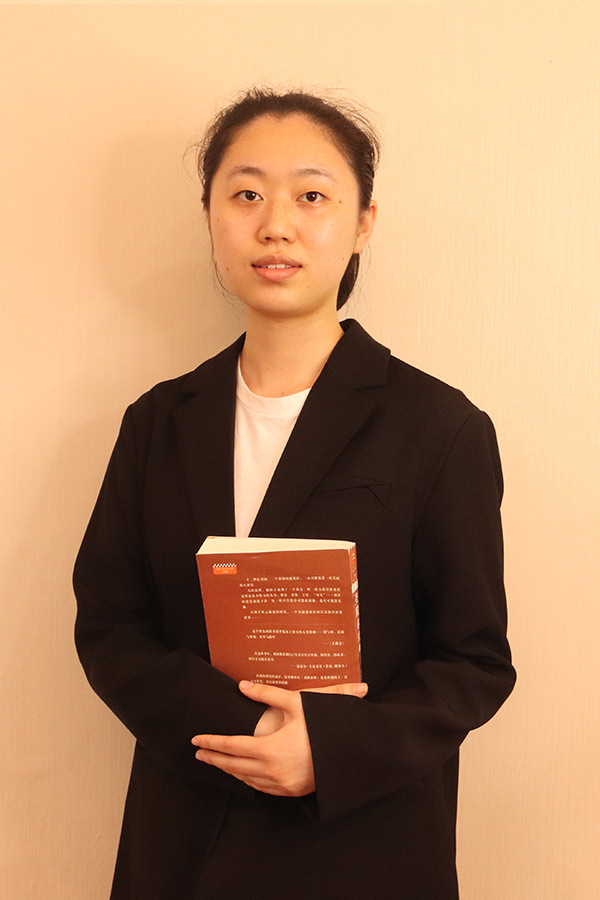 莲湖梁艺 本科学历，优秀班主任