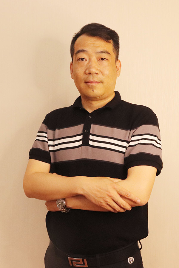 莲湖冯少坤 本科学历,毕业于陕西师范大学