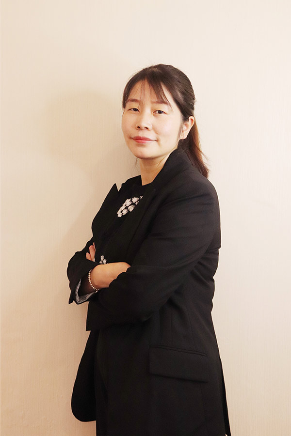 莲湖吕瑶 本科学历,毕业于陕西师范大学
