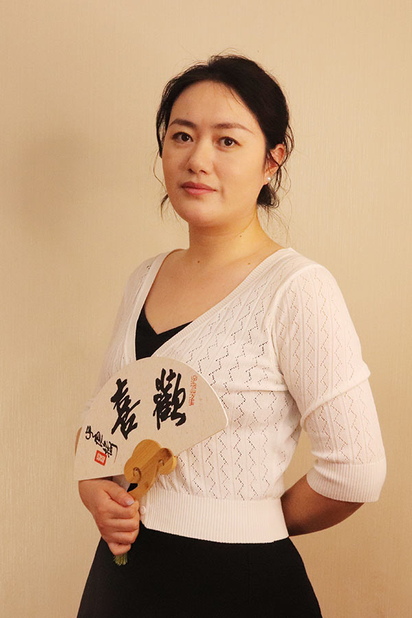 莲湖石亚利 研究生学历,毕业于陕西师范大学