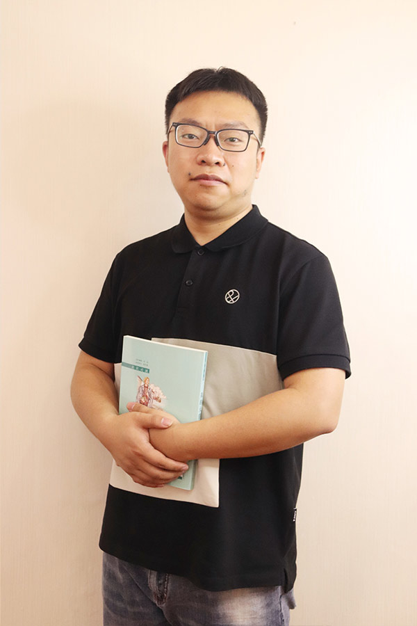 莲湖杨斌 本科学历，毕业于西安航空学院