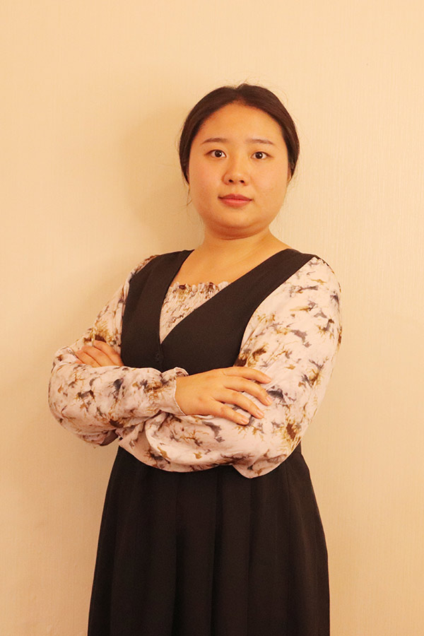 莲湖何爱玲 本科学历，优秀班主任