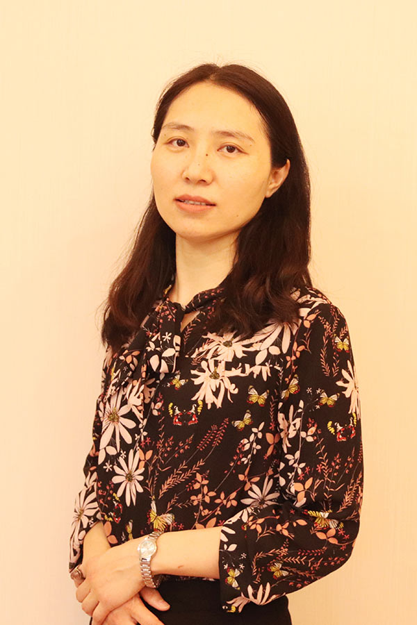 莲湖王晓娜 研究生学历,毕业于华南师范大学